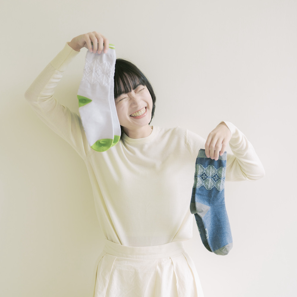 緹花中長襪/玻璃海棠/澄淨灰