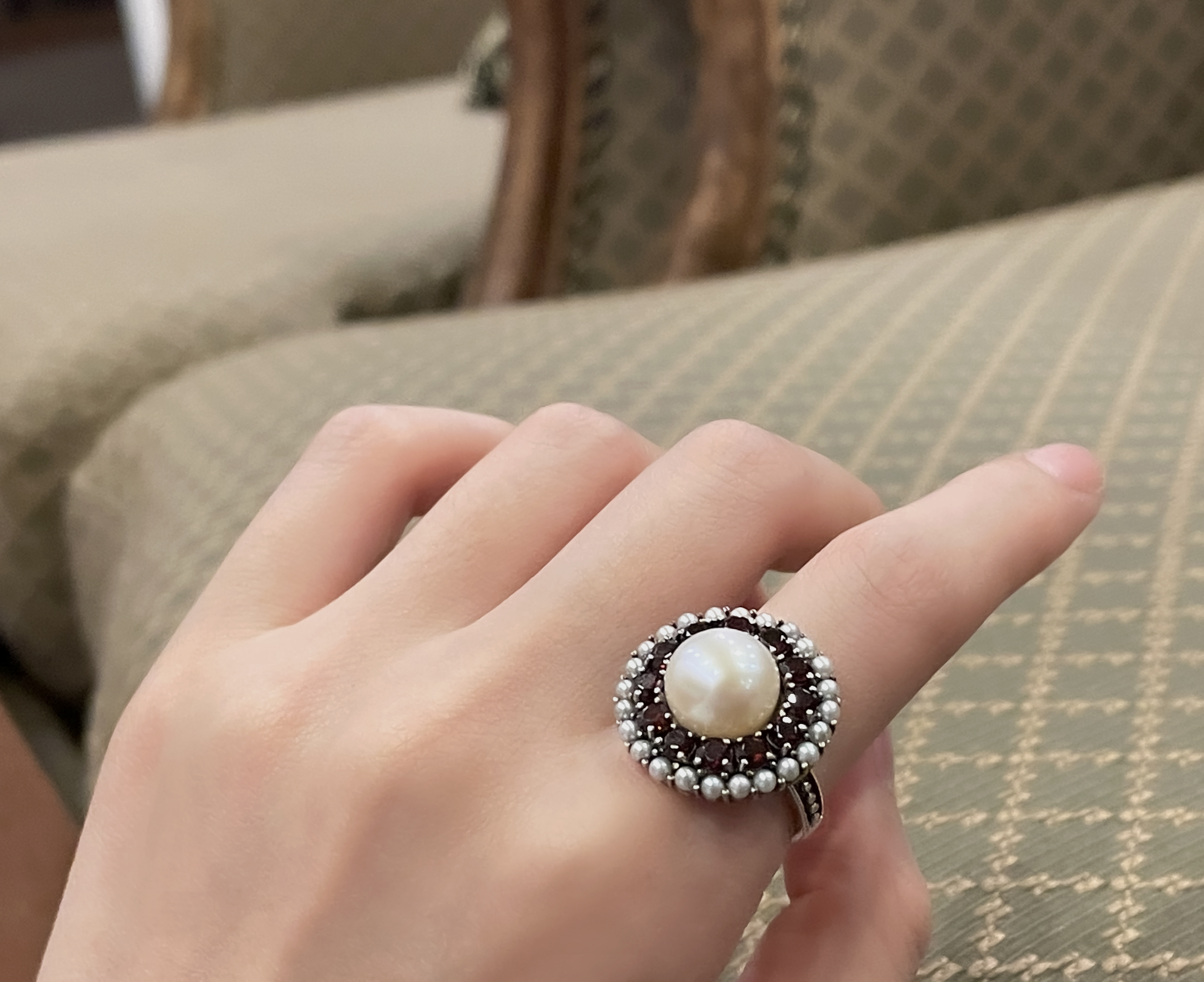 圓頂大珍珠鑲滿戒指