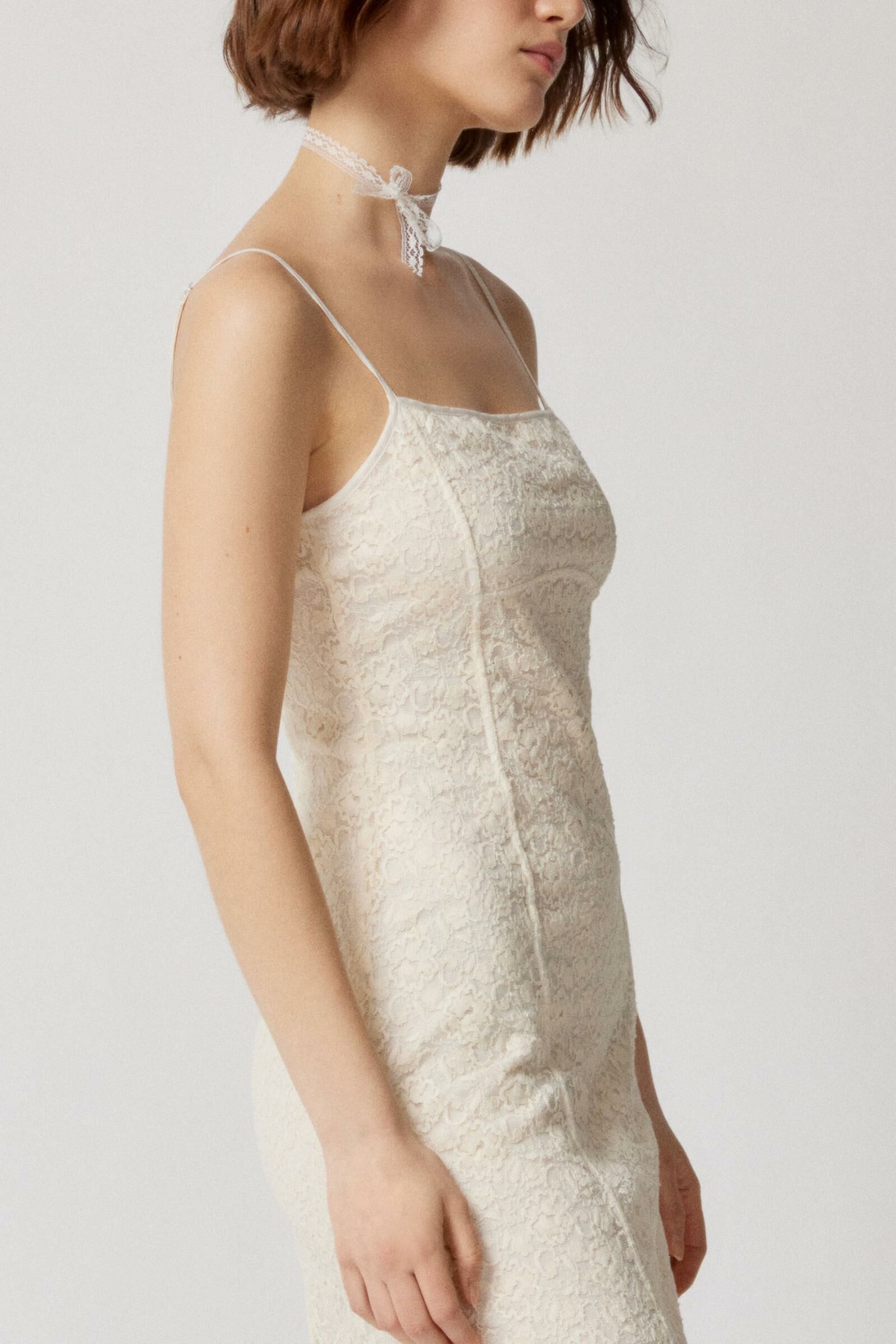 UO 蕾絲細肩帶洋裝Kimchi Blue Liliana Lace Midi Dress