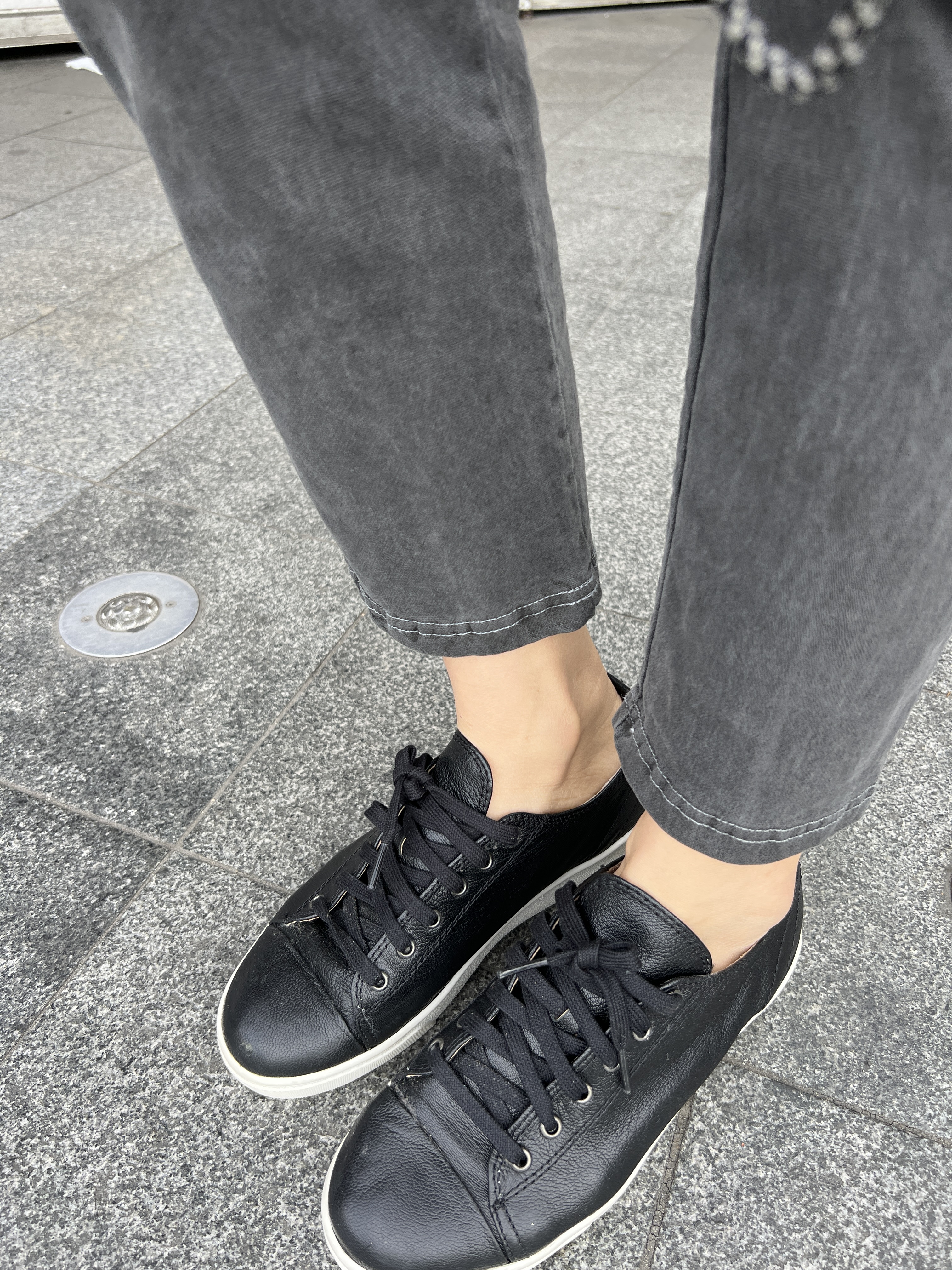 正韓全真皮內增高休閒鞋 (黑)