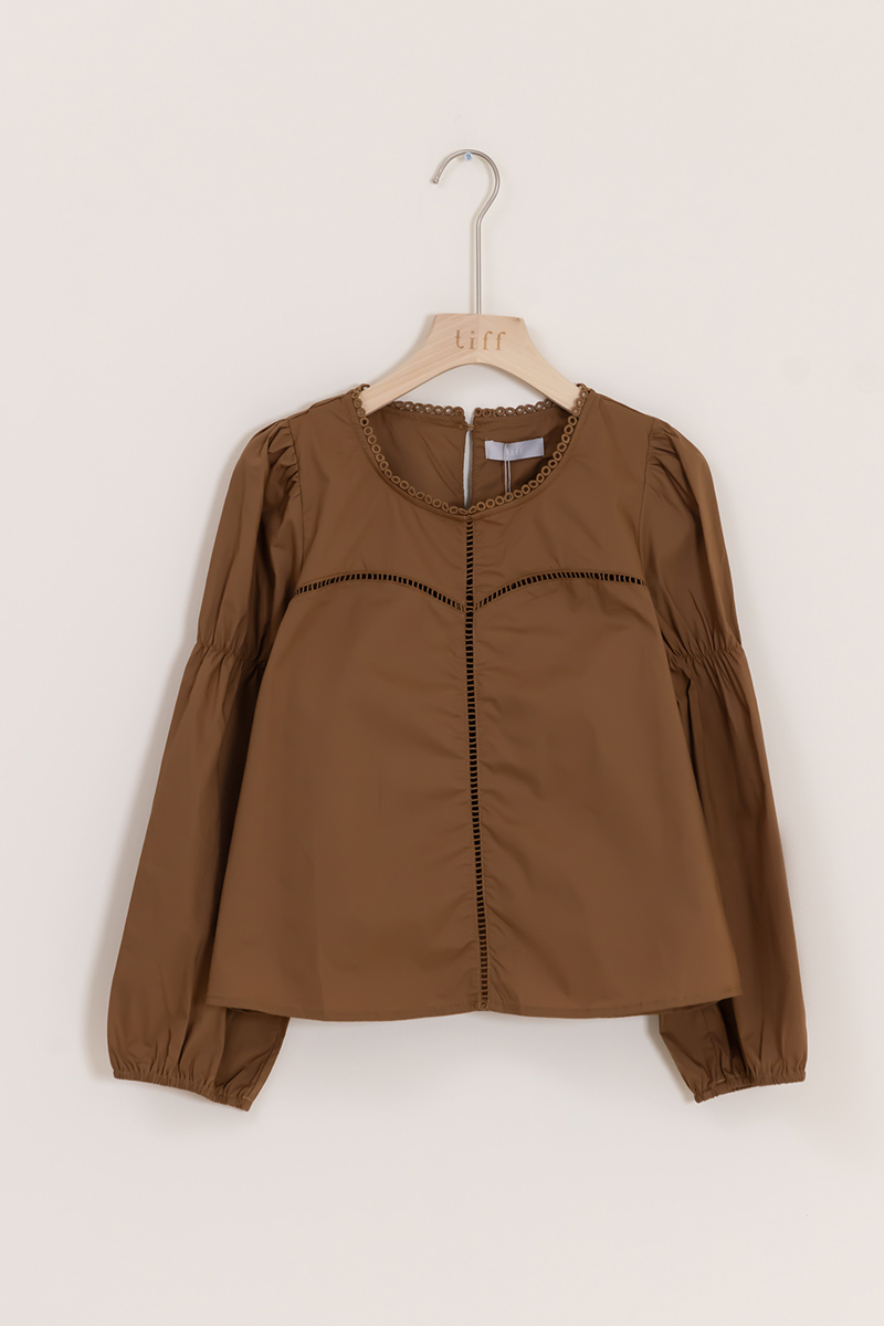 【官網限定】氣質簍空緹花邊袖上衣