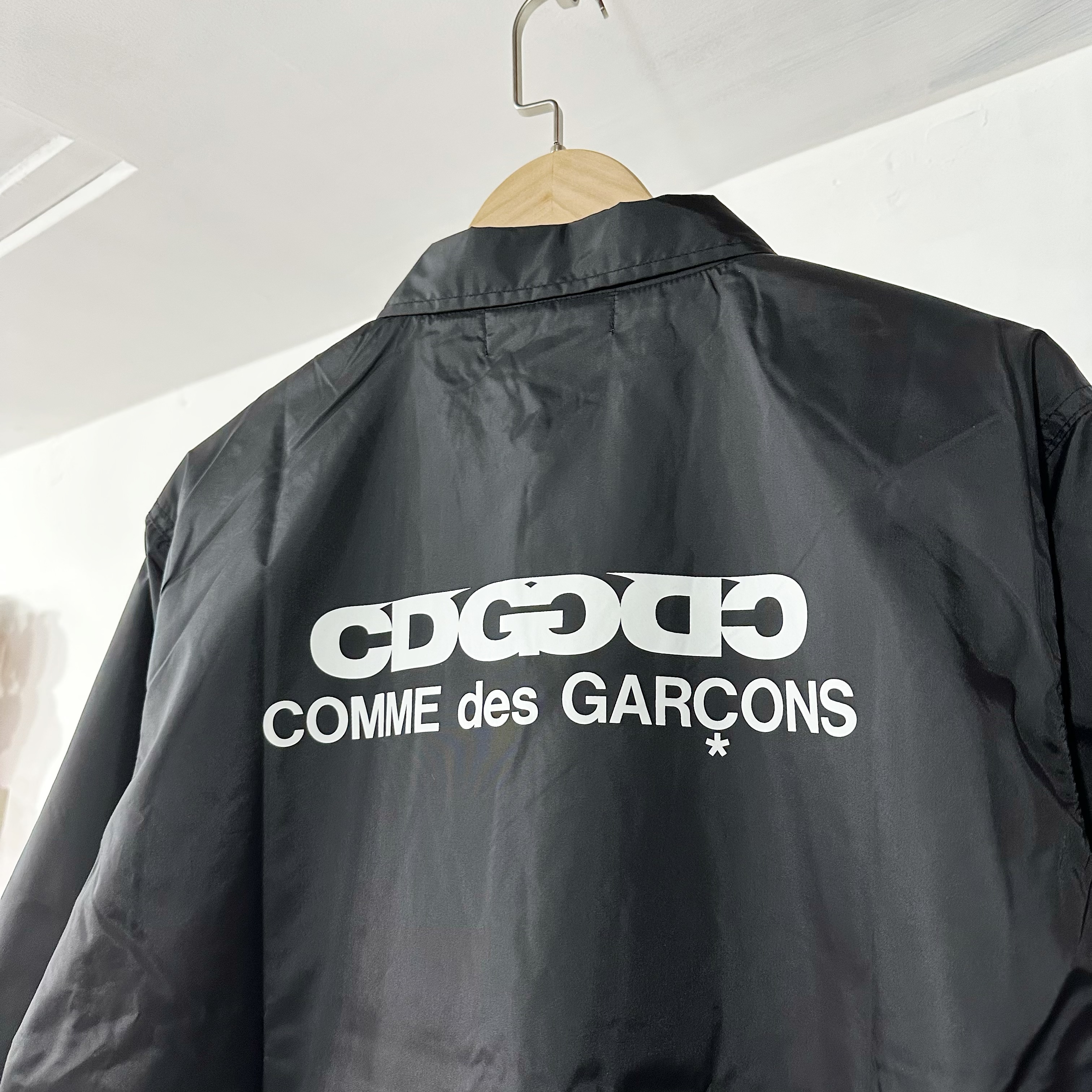 CDG(コムデギャルソン)COACH JACKET2/Black/XL コムデギャルソン CDGロゴ・コーチジャケット（黒）グッド