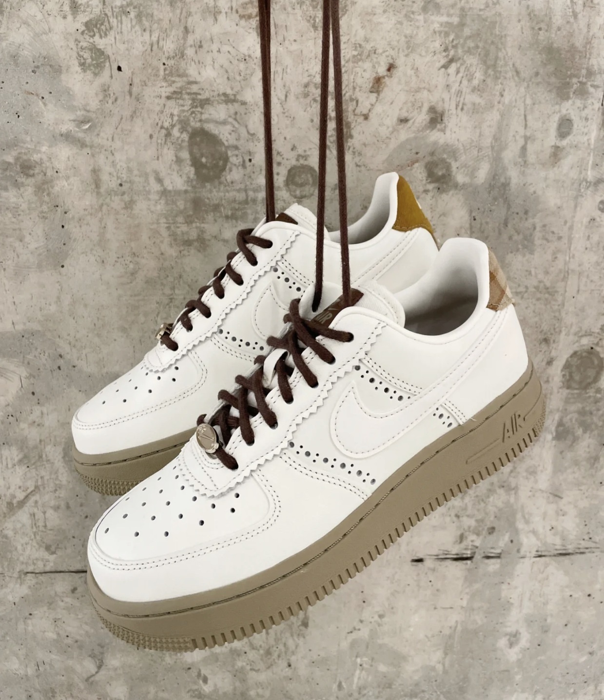 NIKE AIR FORCE 1 WMNS