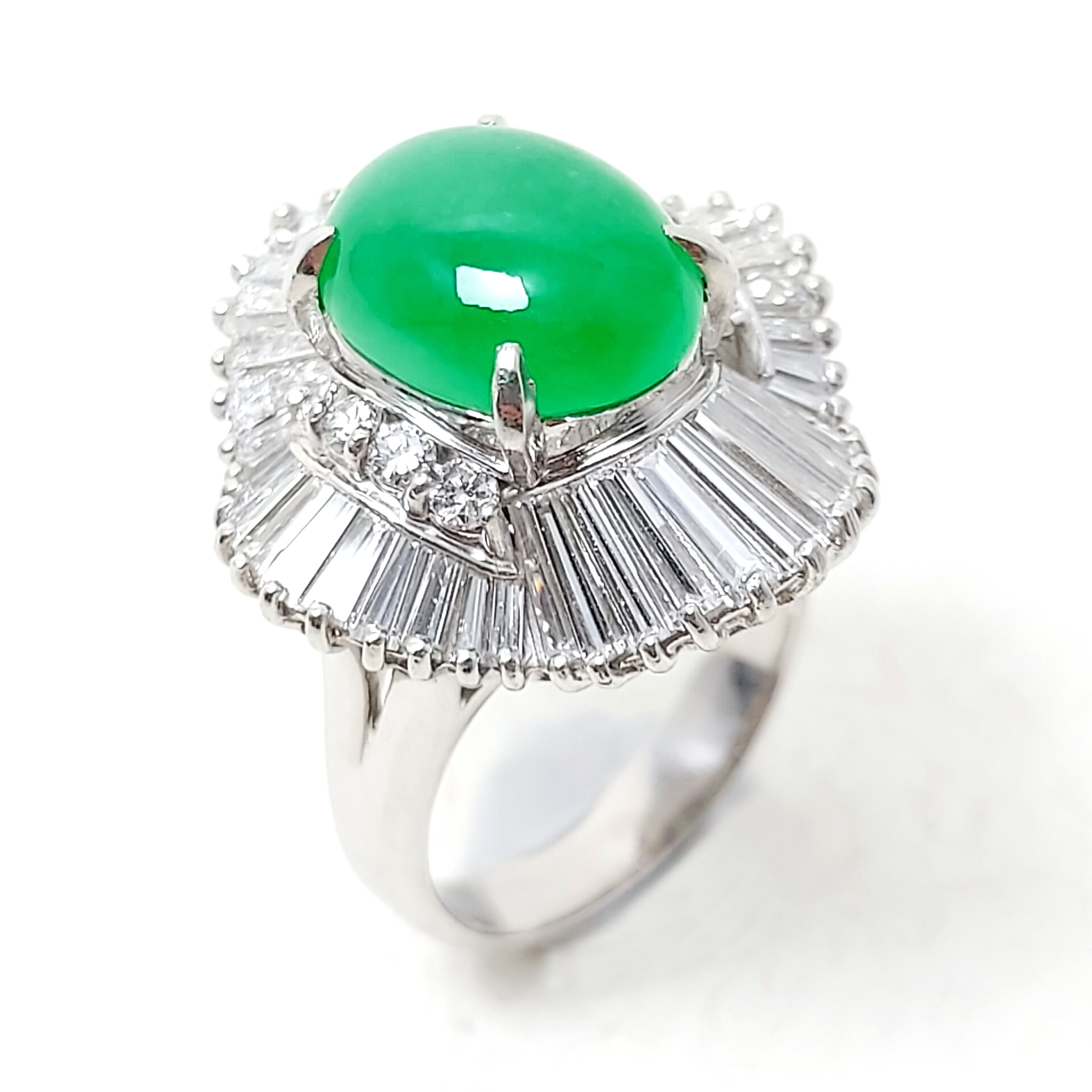 鵝蛋形翡翠梯方天然鑽石戒指