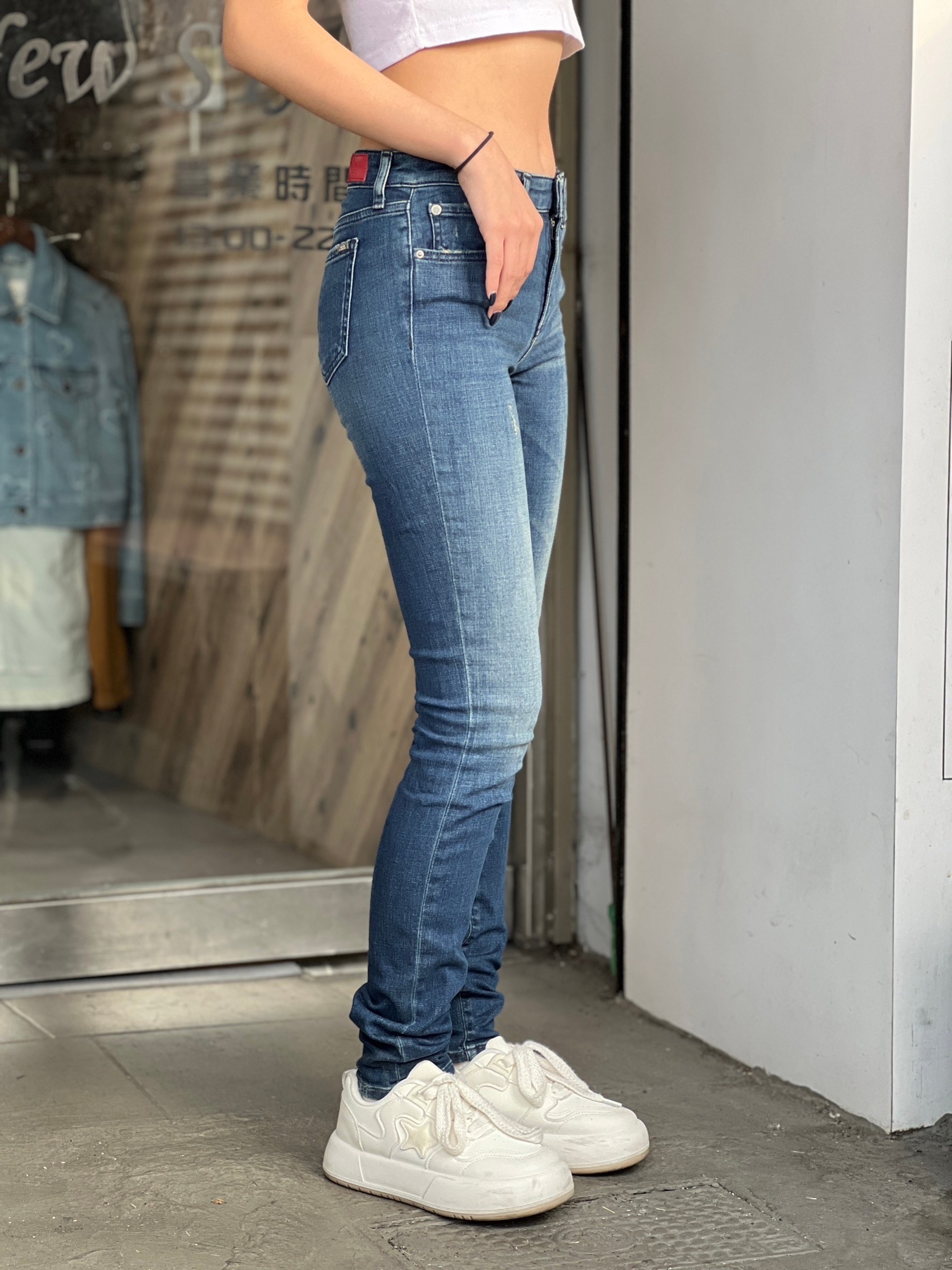 Armani Exchange AX 女款 水洗淺藍 牛仔褲 長褲