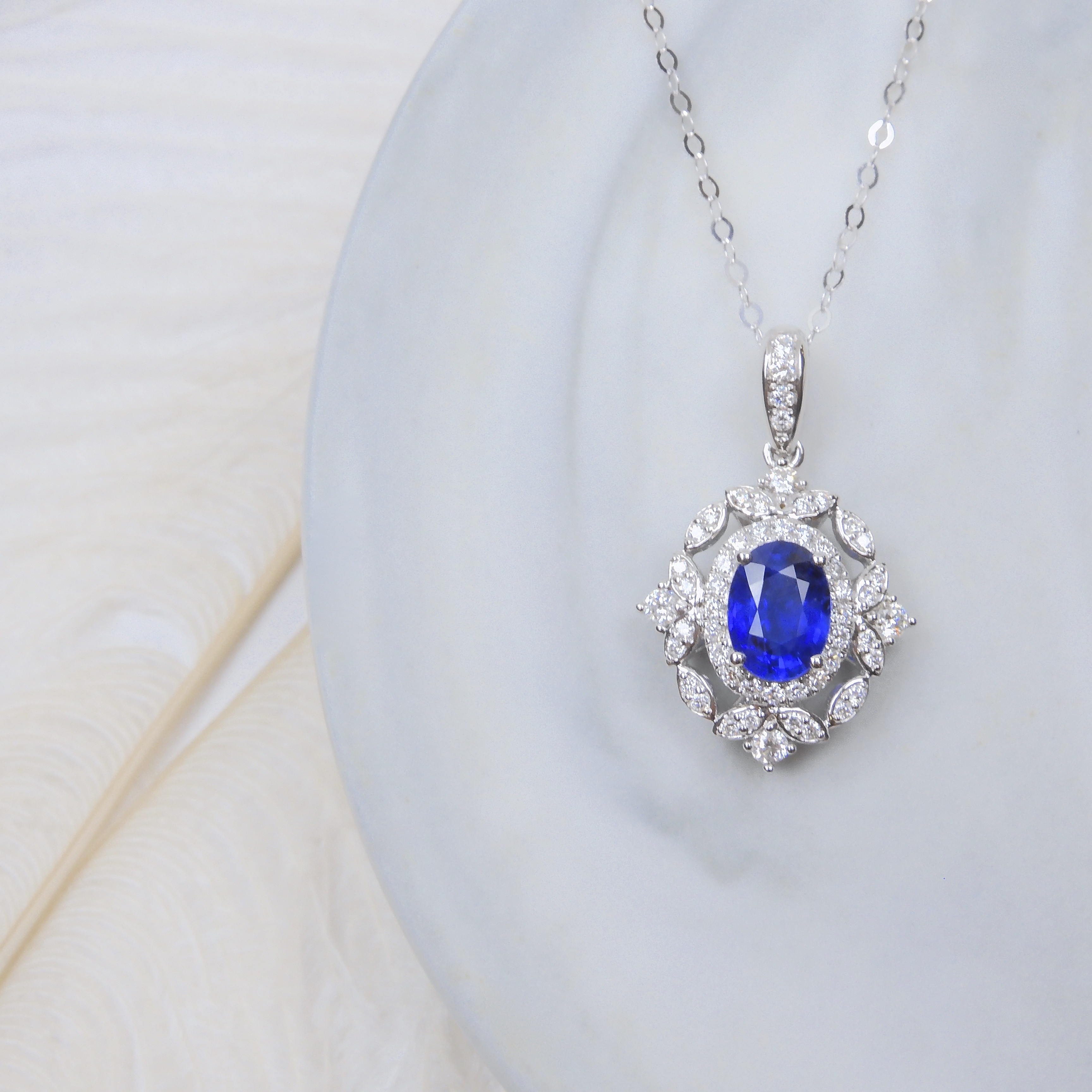 18K金 1.03ct 藍寶石吊墜 (配國際證書)