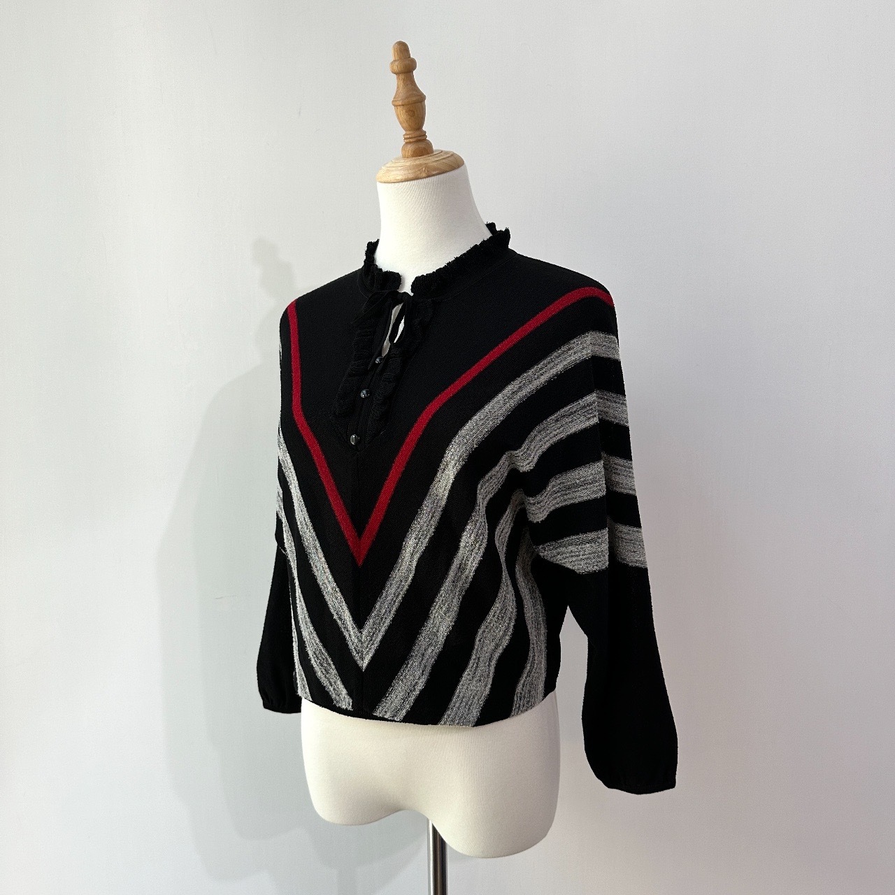 日本製黑色粉刷感V字薄身毛衣