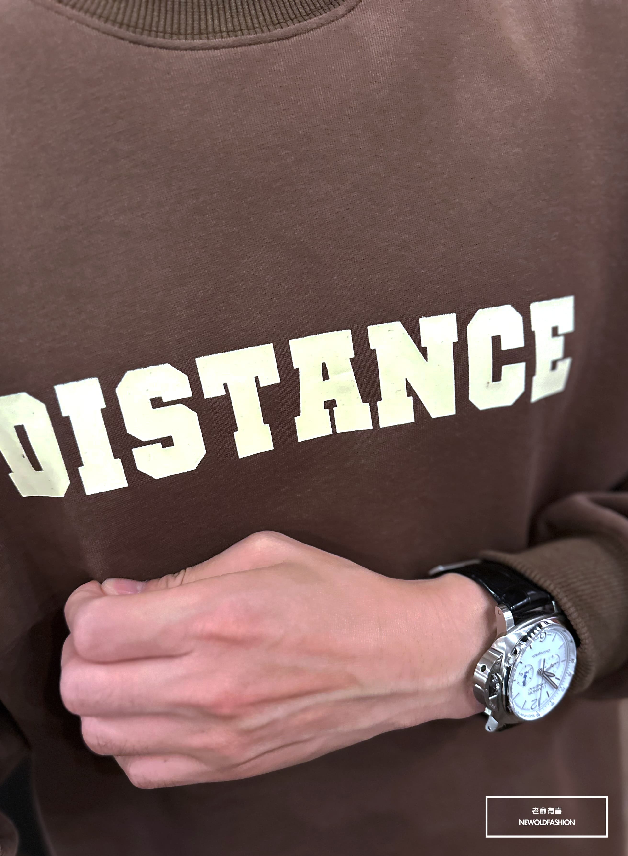 『新品上市』重磅DISTANCE字母大學T-咖(NOF2309395)