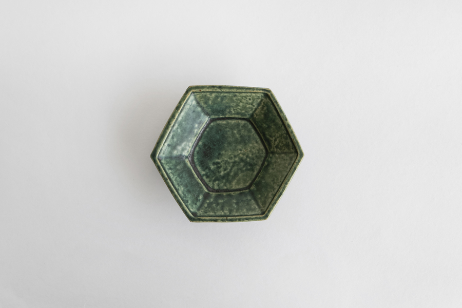 祥見知生選品-境道一-織部釉六角小皿