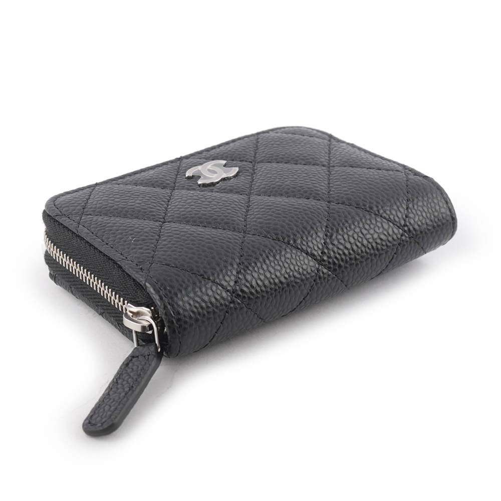 【CHANEL】銀色CC Logo 荔枝牛皮ㄇ形拉鍊零錢包(黑色) AP0216 Y01588 C3906