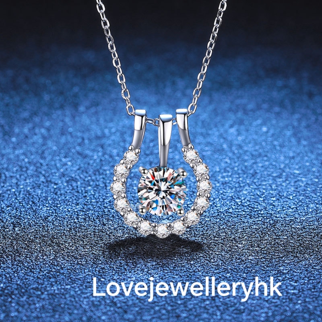 莫桑鑽三戴抱月吊咀      P1C030