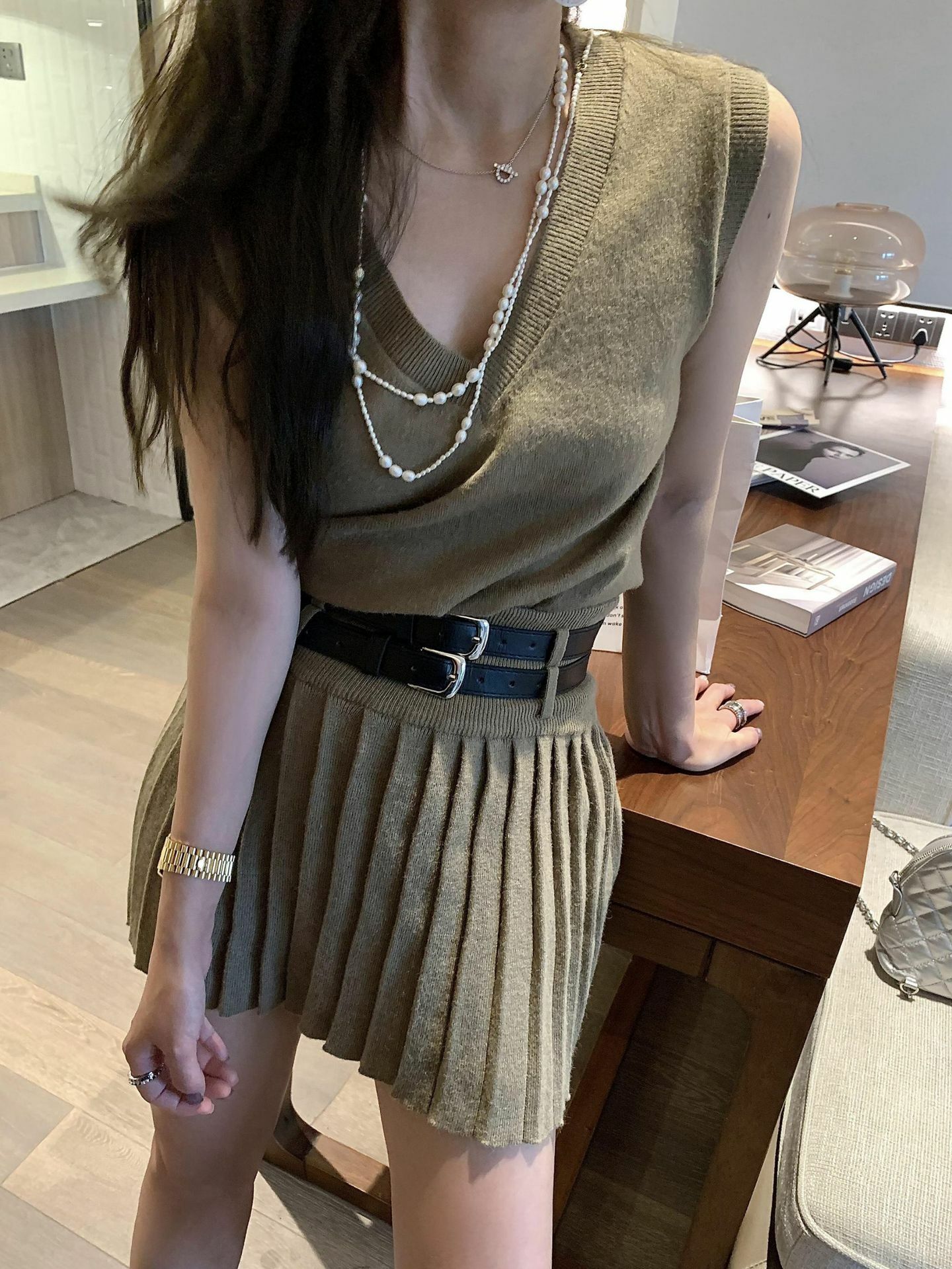 羊毛無袖針織背心+百褶短裙(套裝)(黑/灰/杏/卡其)