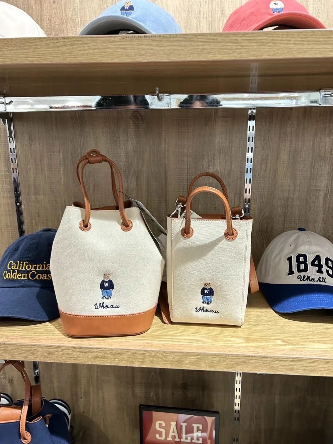 【現貨】 韓國代購 WHO.A.U 熊熊 手機包 水桶包 兩色