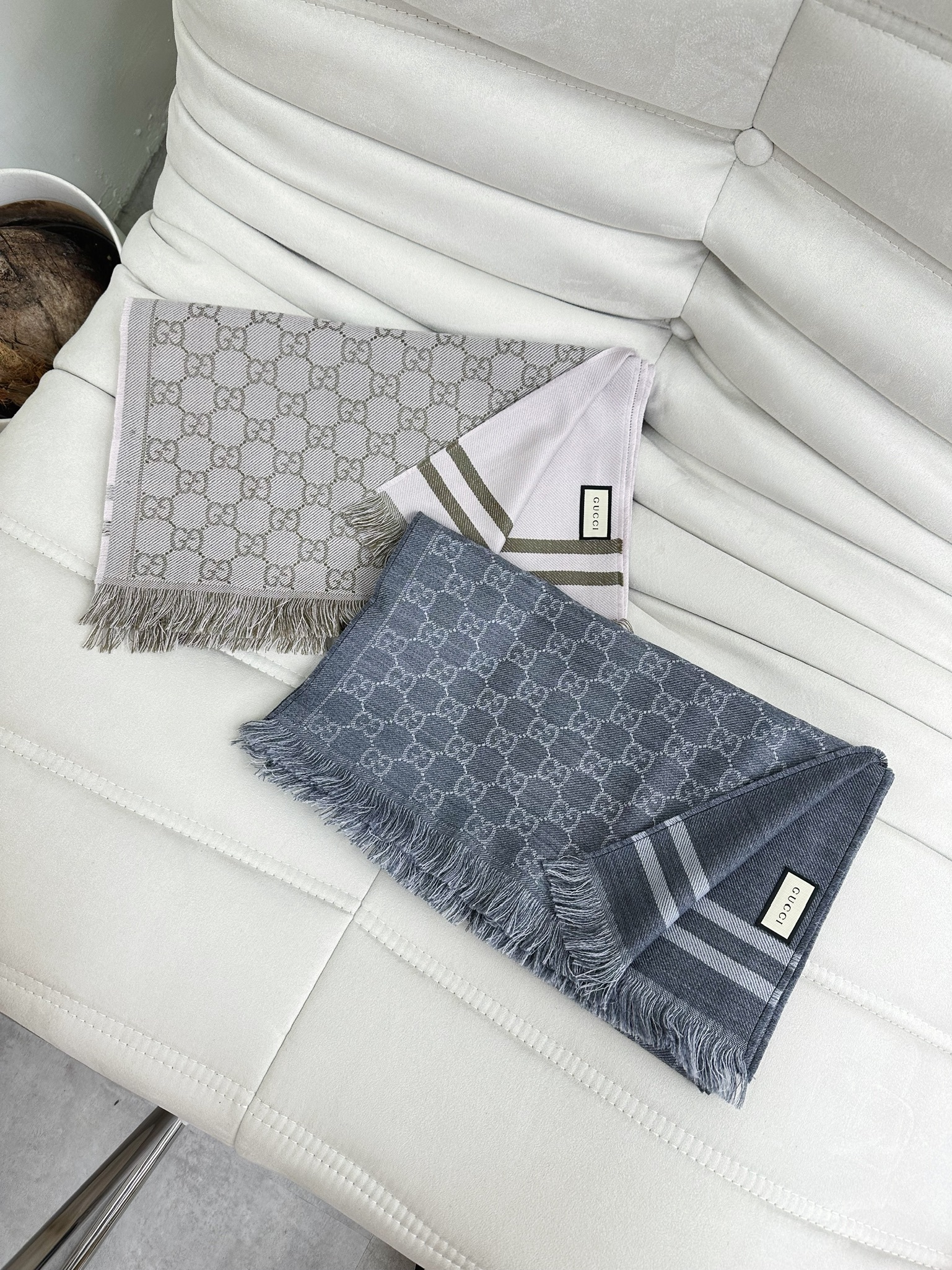 Outlet Gucci Scarf (背面浄色款）