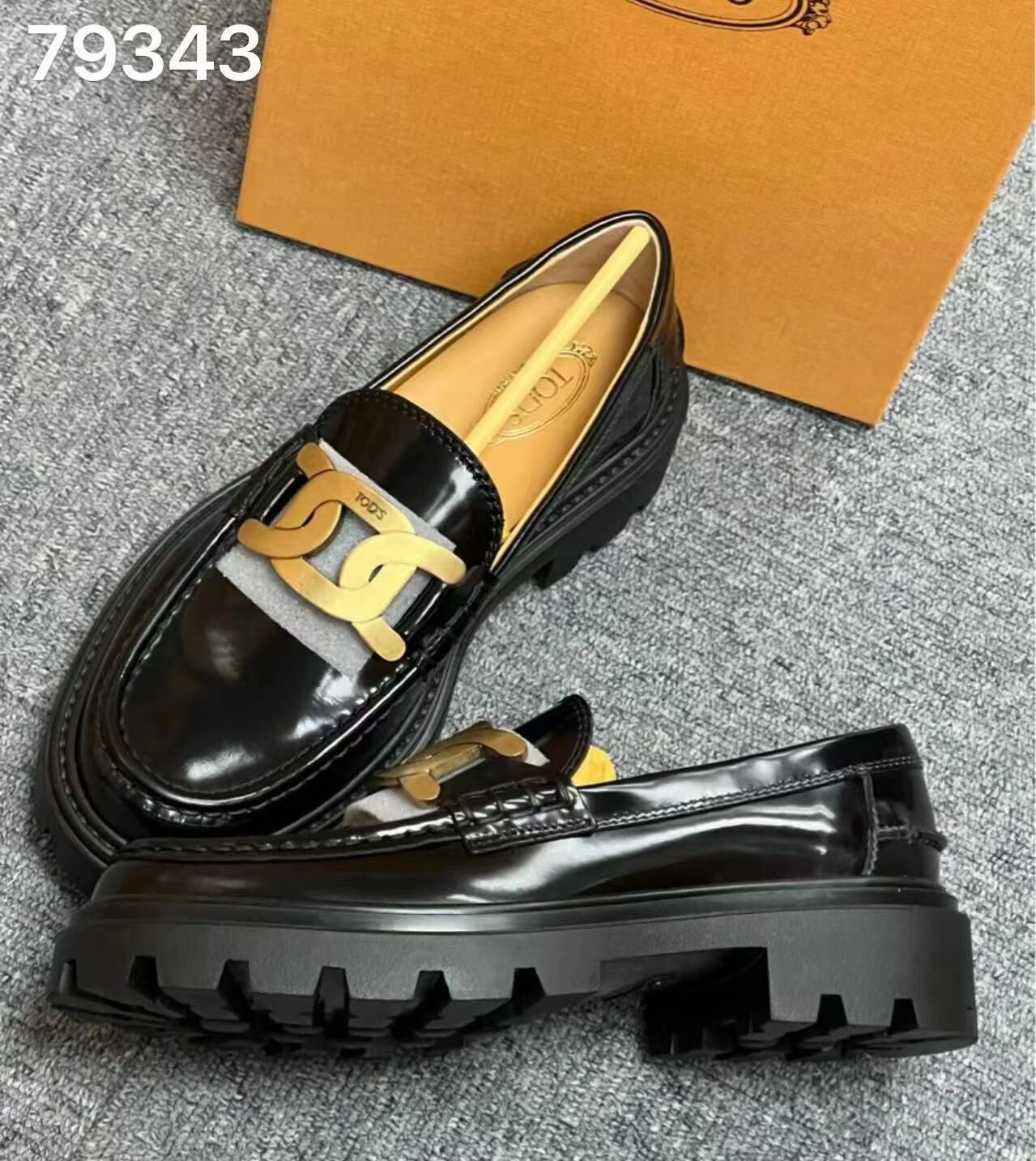 Tods 金扣黑色樂福鞋 -M