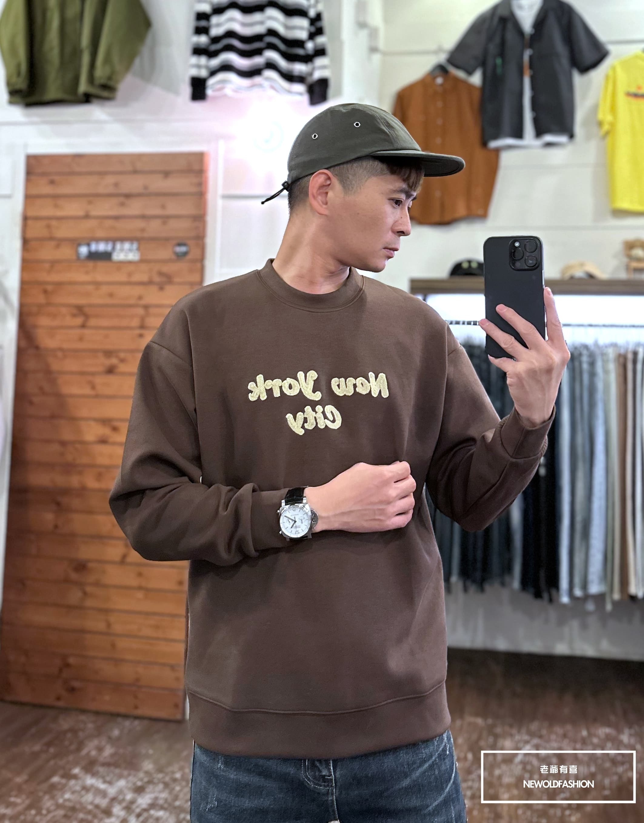 『新品上市』重磅NEW YORK刺繡大學T-深咖(NOF2309381)