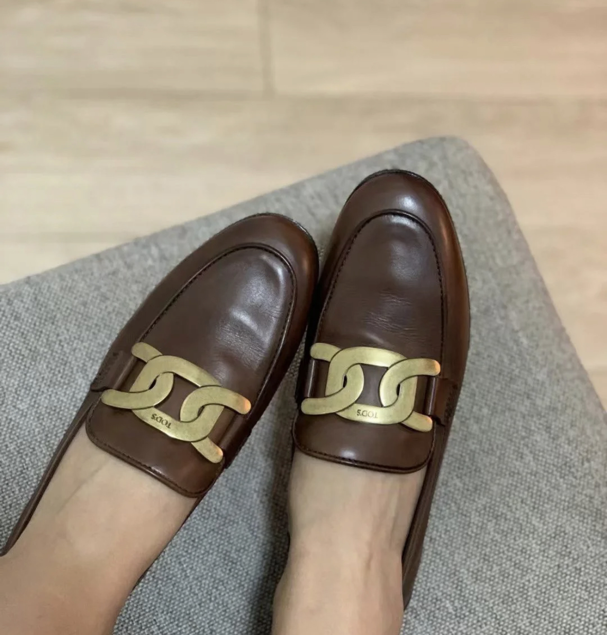 Tods 金扣棕色平底鞋 -M