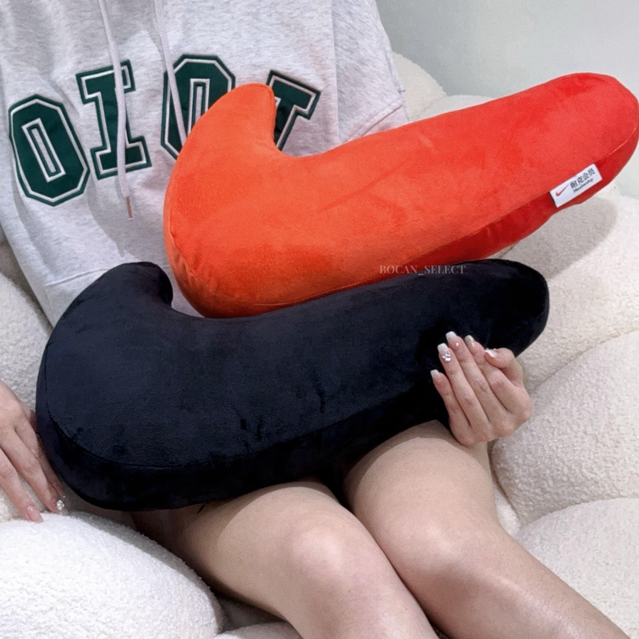 Nike Swoosh Logo 限量抱枕 黑色 橘色 兩色