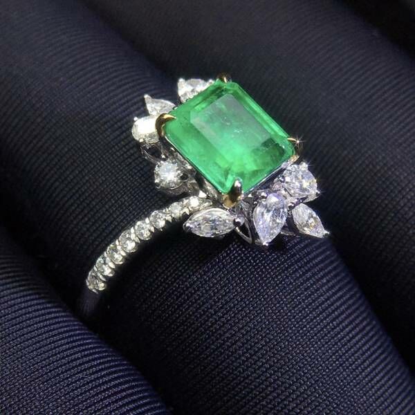 18k金配鑽石镶嵌 祖母綠戒指 送證書