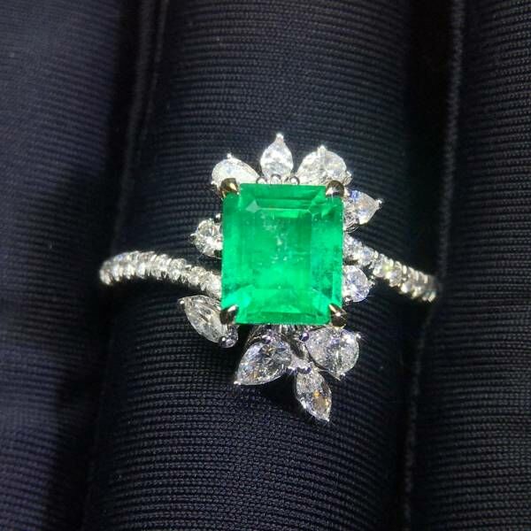 18k金配鑽石镶嵌 祖母綠戒指 送證書