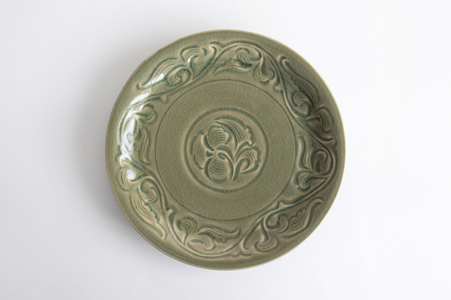 祥見知生選品-志村睦彥-青磁陰刻花唐草紋7寸皿