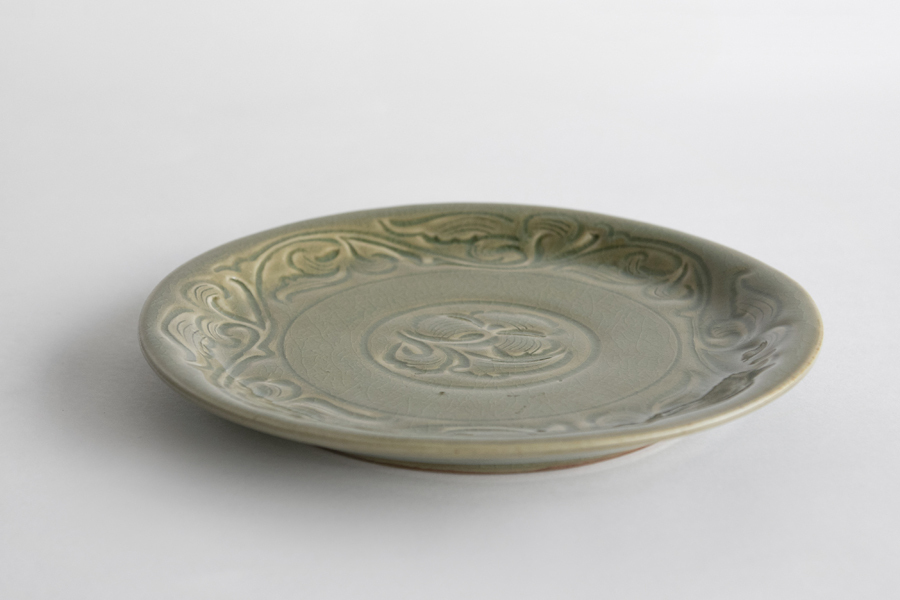 祥見知生選品-志村睦彥-青磁陰刻花唐草紋7寸皿