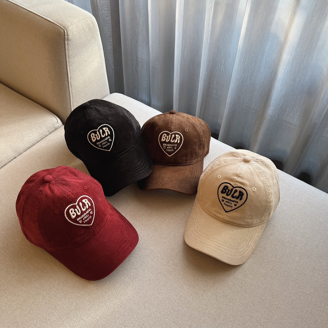 BULR愛心燈芯絨老帽/四色