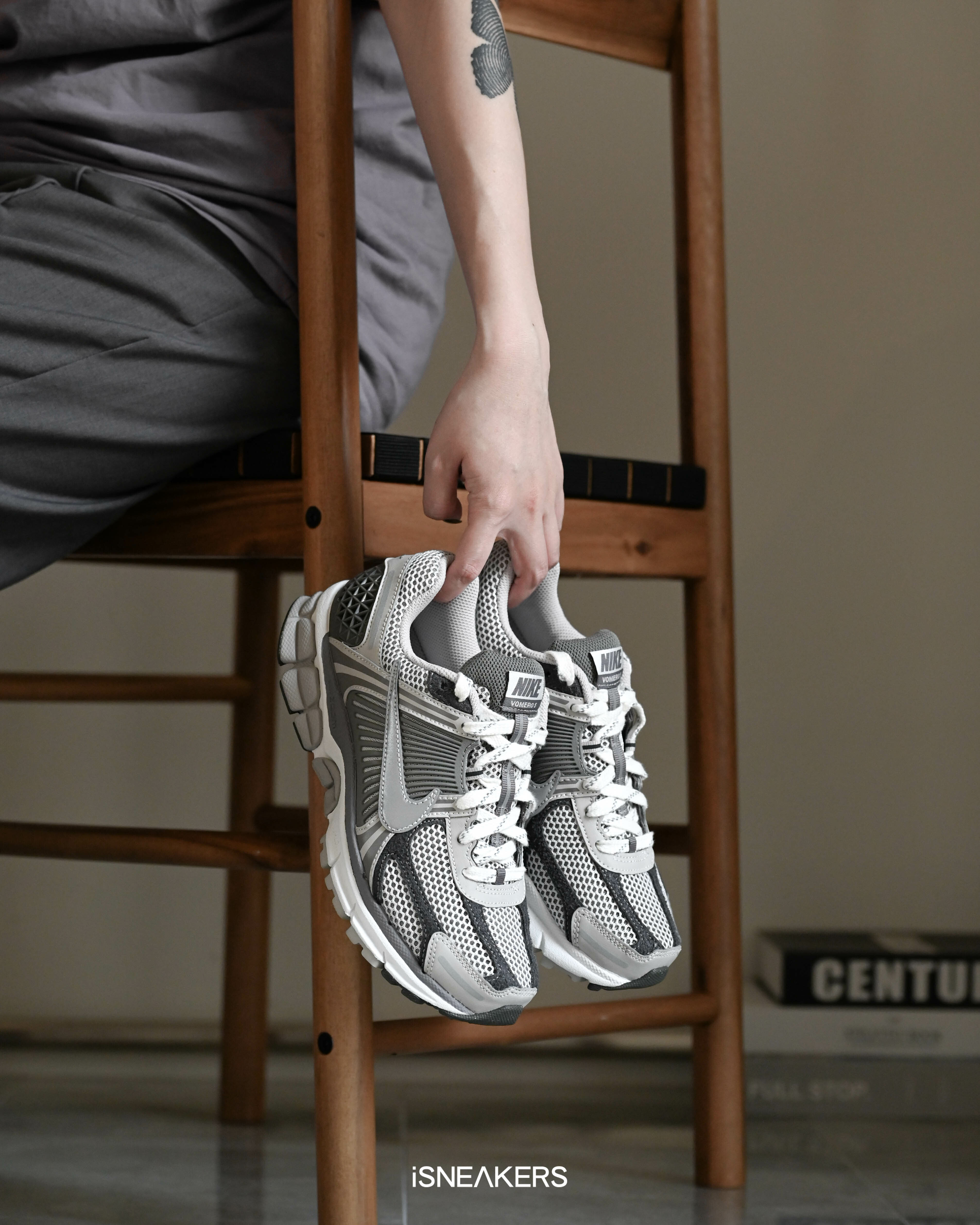 iSNEAKERS | Nike Zoom Vomero 5 PRM "Light Iron Ore" 反光灰白 FD0791-012