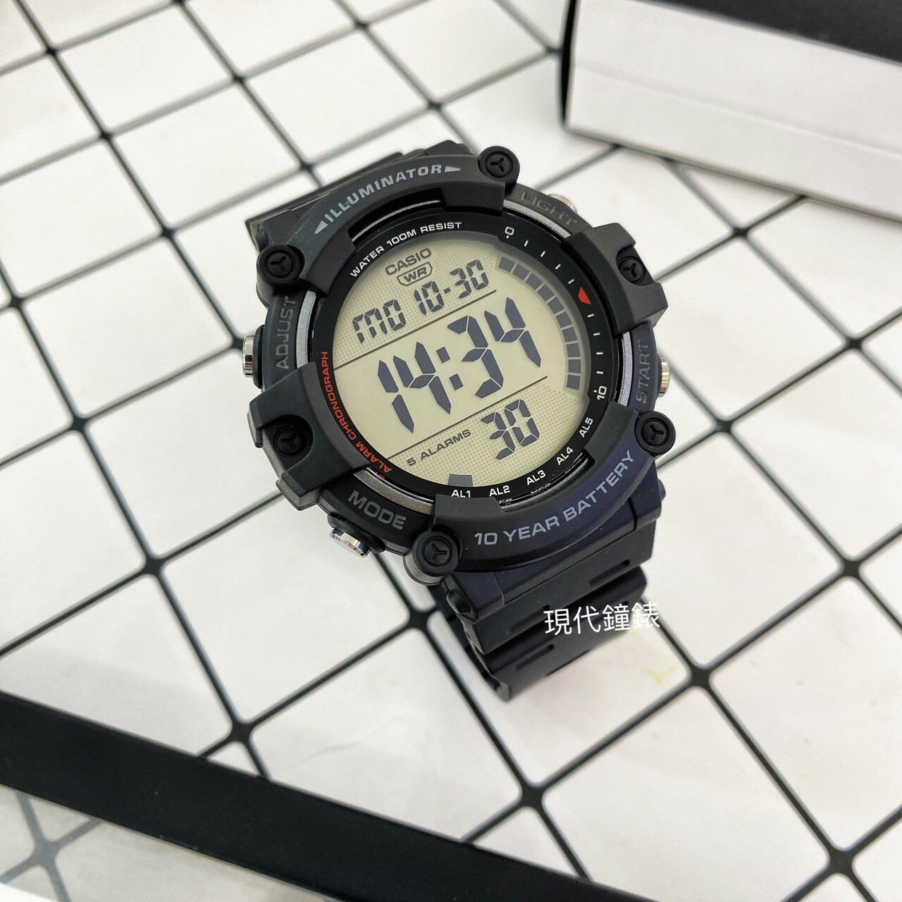 【CASIO 卡西歐】10年電力系列 超大字幕顯示運動感休閒錶AE-1500WH-1A 51.2mm 現代鐘錶