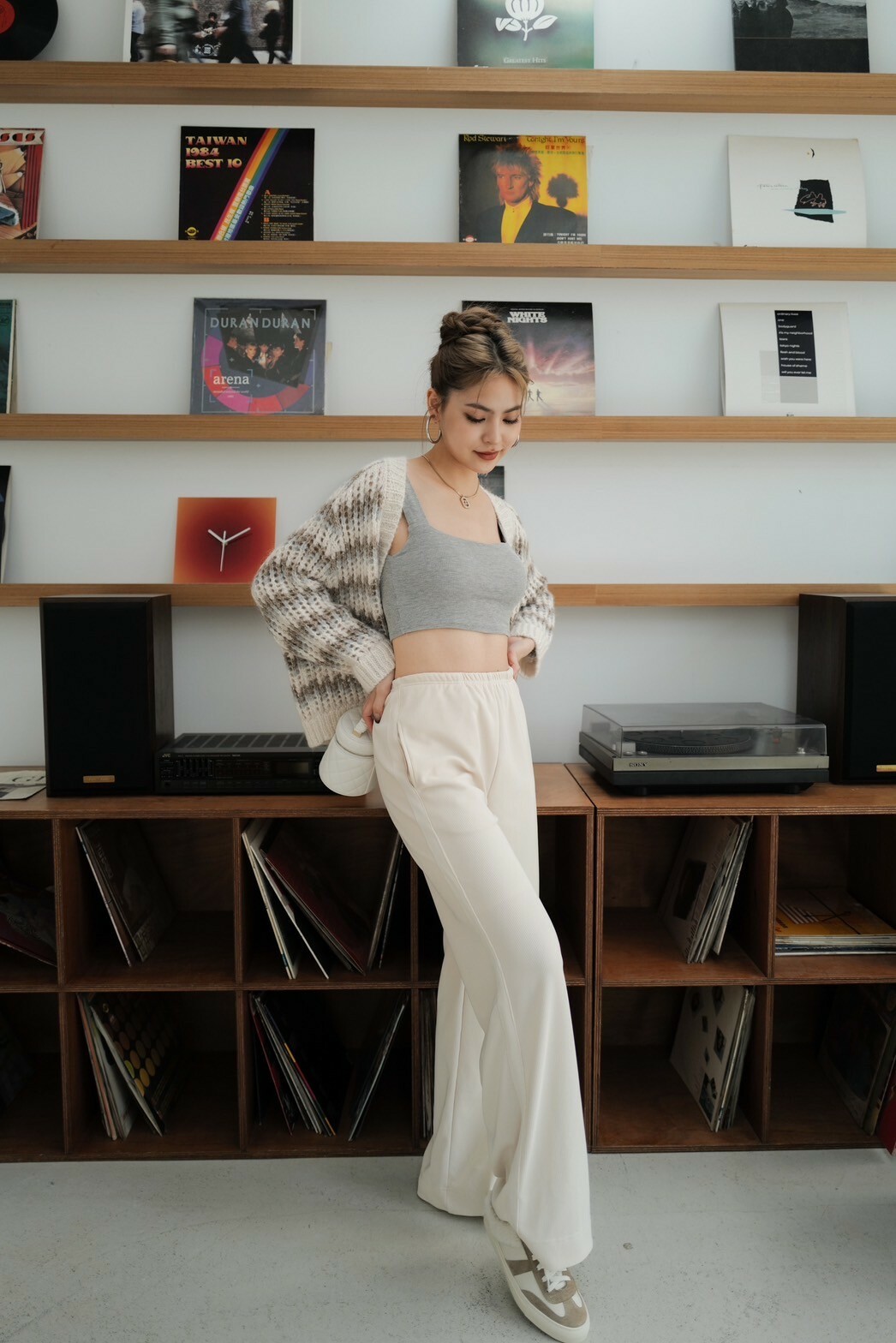 舒適細坑條寬褲_AMISSA（淺杏）