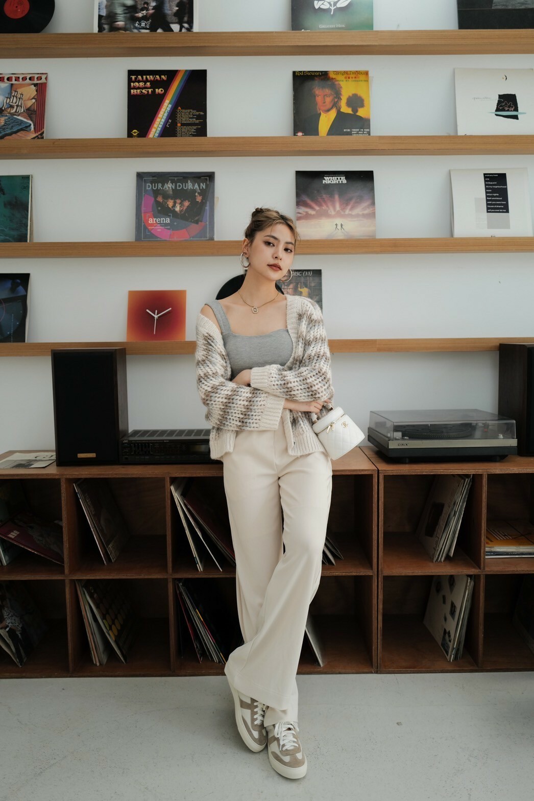 舒適細坑條寬褲_AMISSA（淺杏）