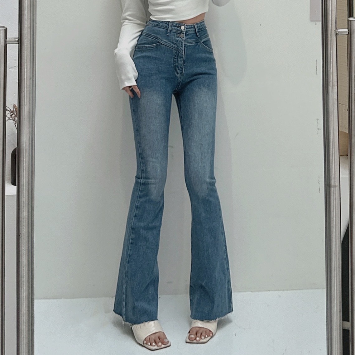 雙釦水洗喇叭牛仔褲/二色