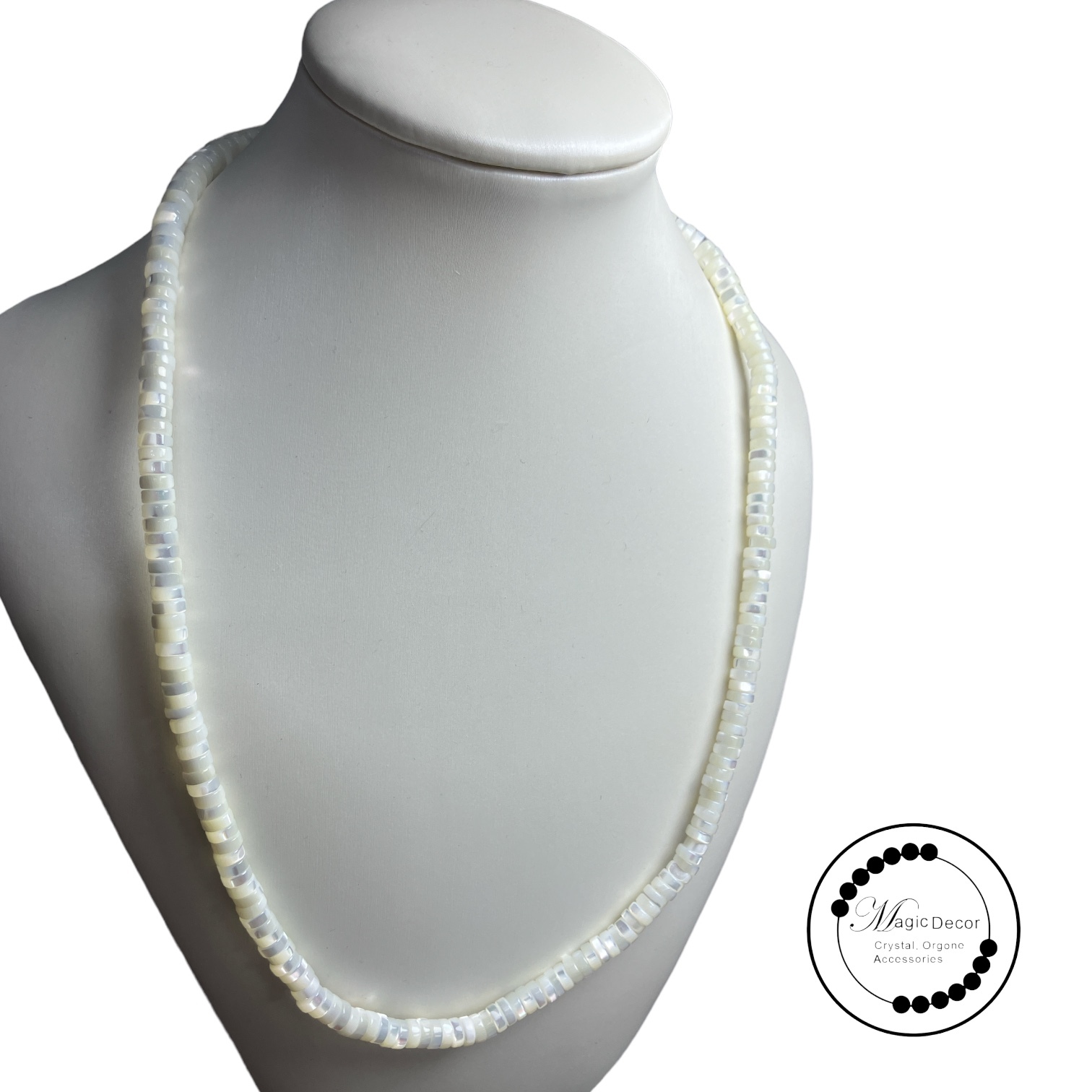 251013 - D34 傳承級白貝母扁圓閃爆頸鏈