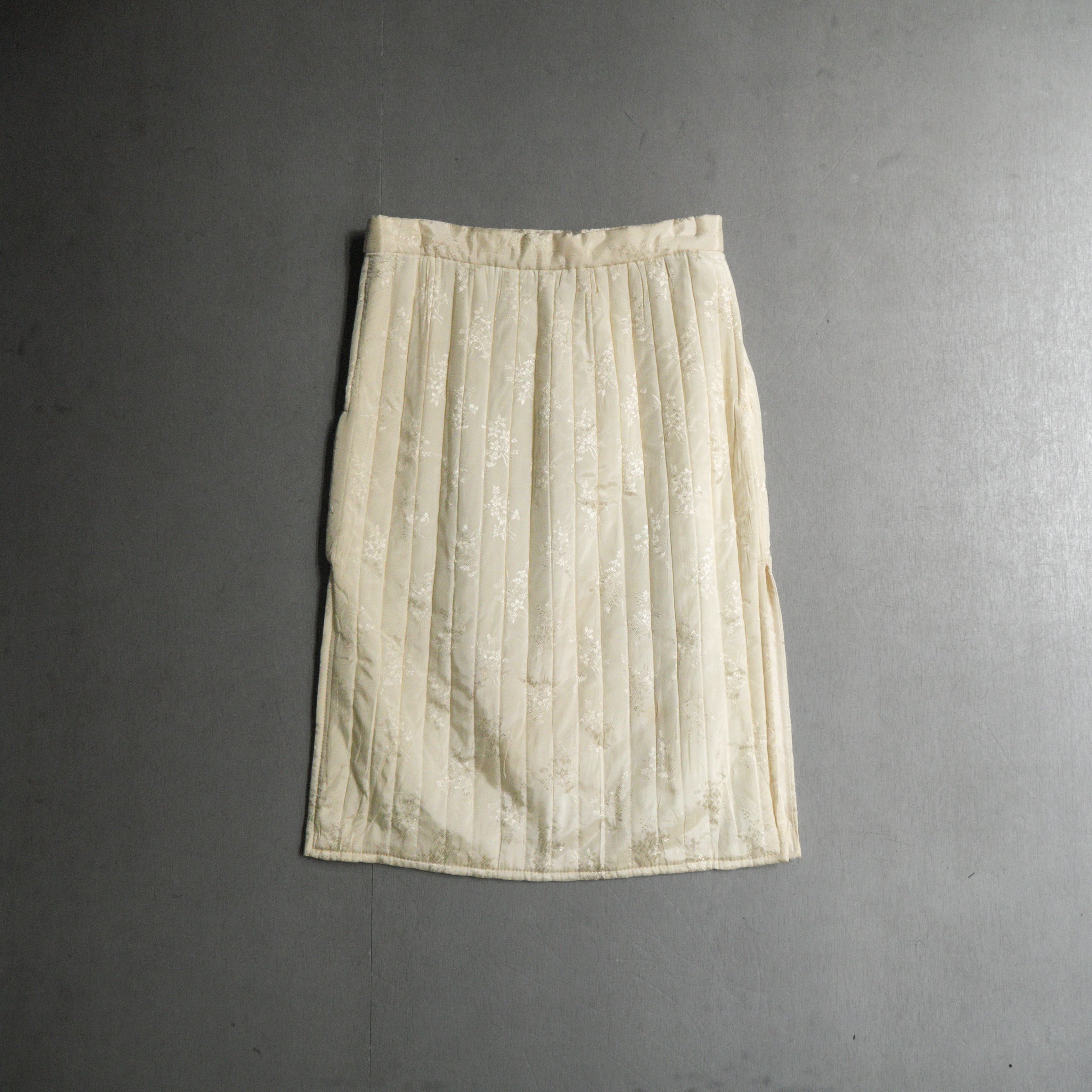 VINTAGE QUILTED SKIRTS 美國 米白 縫衍 鋪棉 刺繡 開衩 短裙 裙子