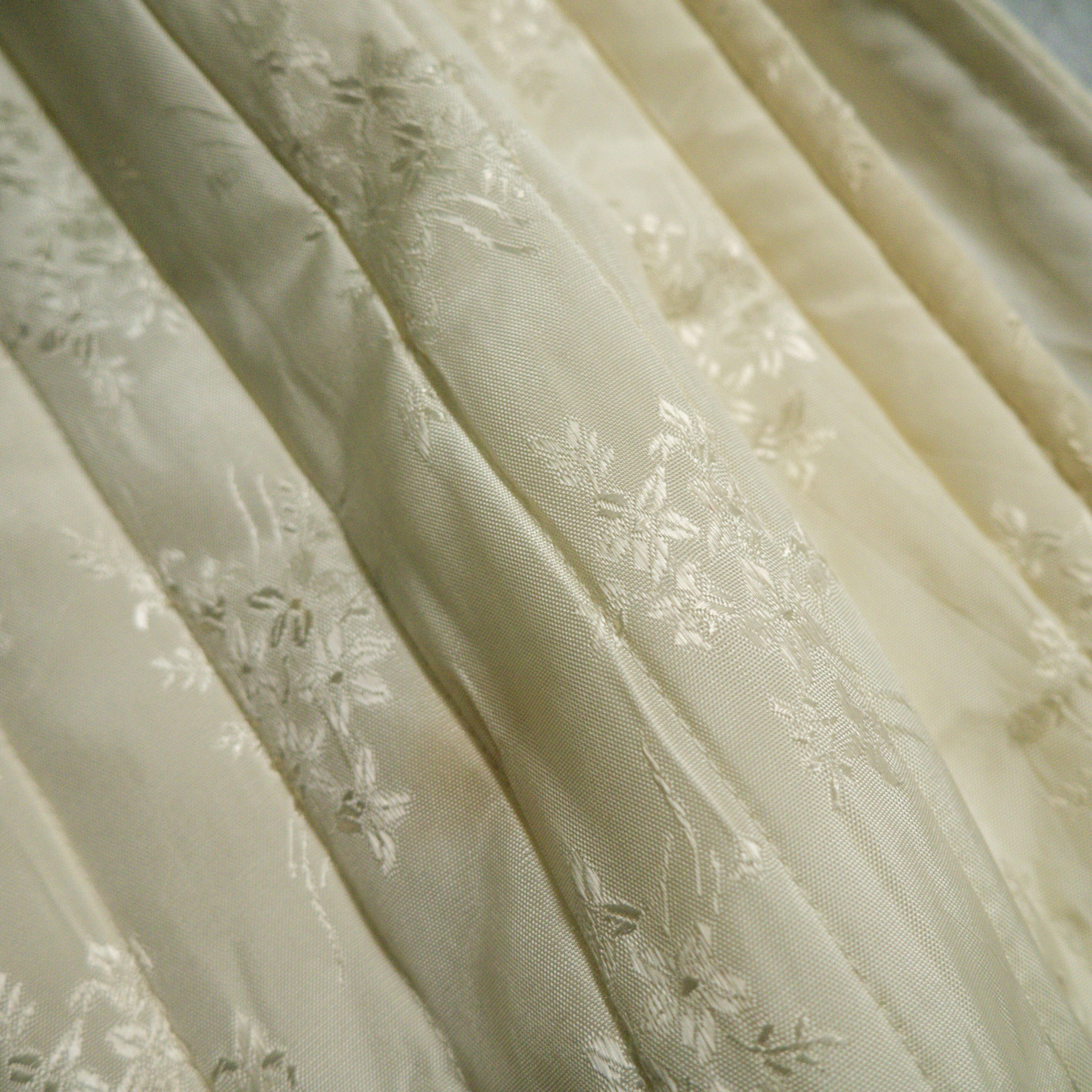 VINTAGE QUILTED SKIRTS 美國 米白 縫衍 鋪棉 刺繡 開衩 短裙 裙子