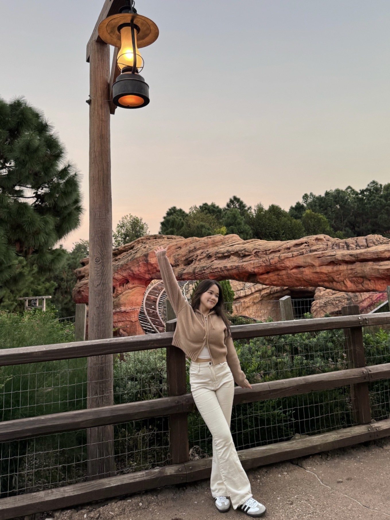 奶油彈性高腰喇叭褲