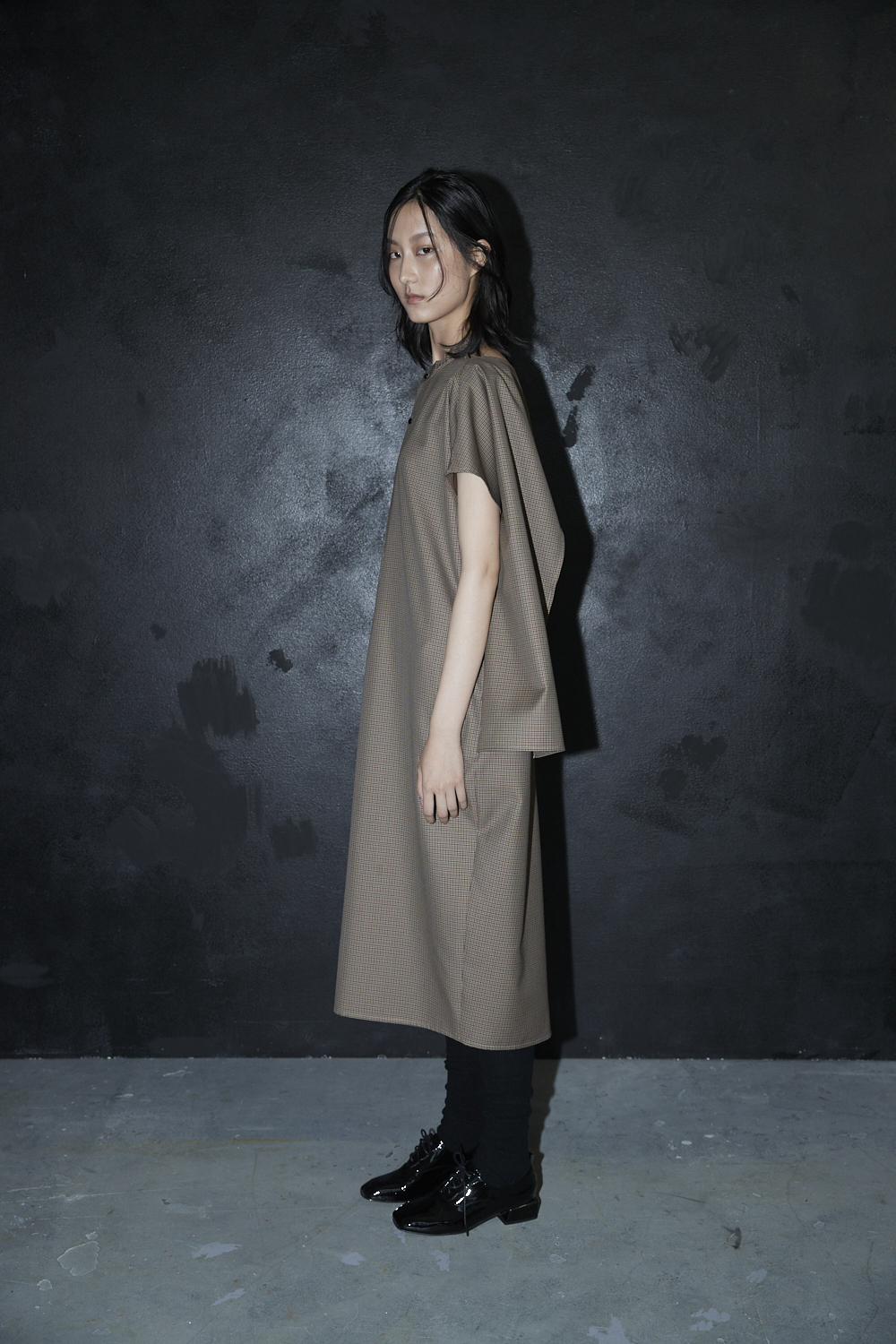 假兩件蓋袖挖背毛料洋裝