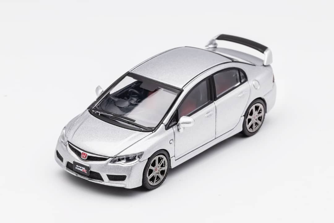 1/64 DCT #82 Honda Civic Type R FD2 Silver RHD (LL-021-82 )