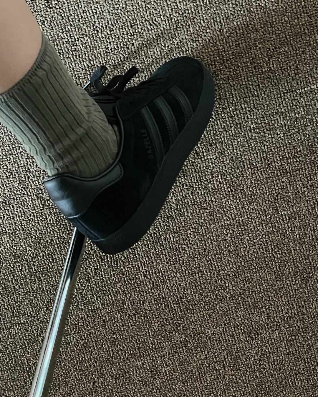 預購┃adidas GAZELLE 麂皮 膠底 全黑 黑武士 CQ2809