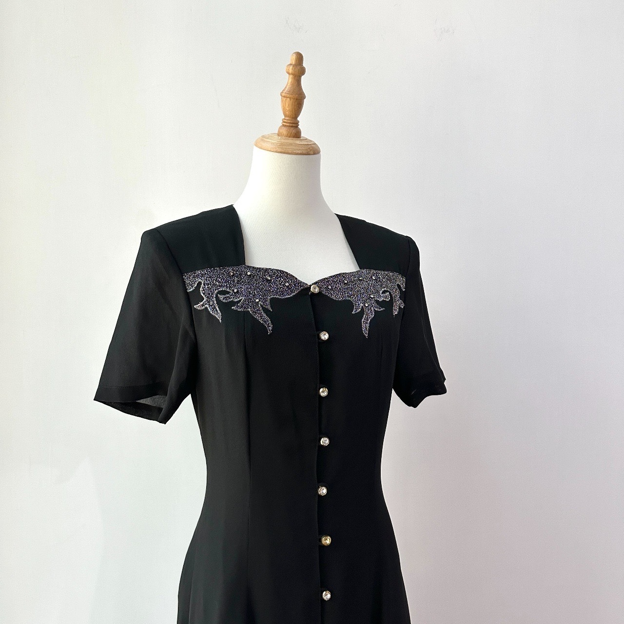 黑色閃閃蒙面俠垂墜感連身裙