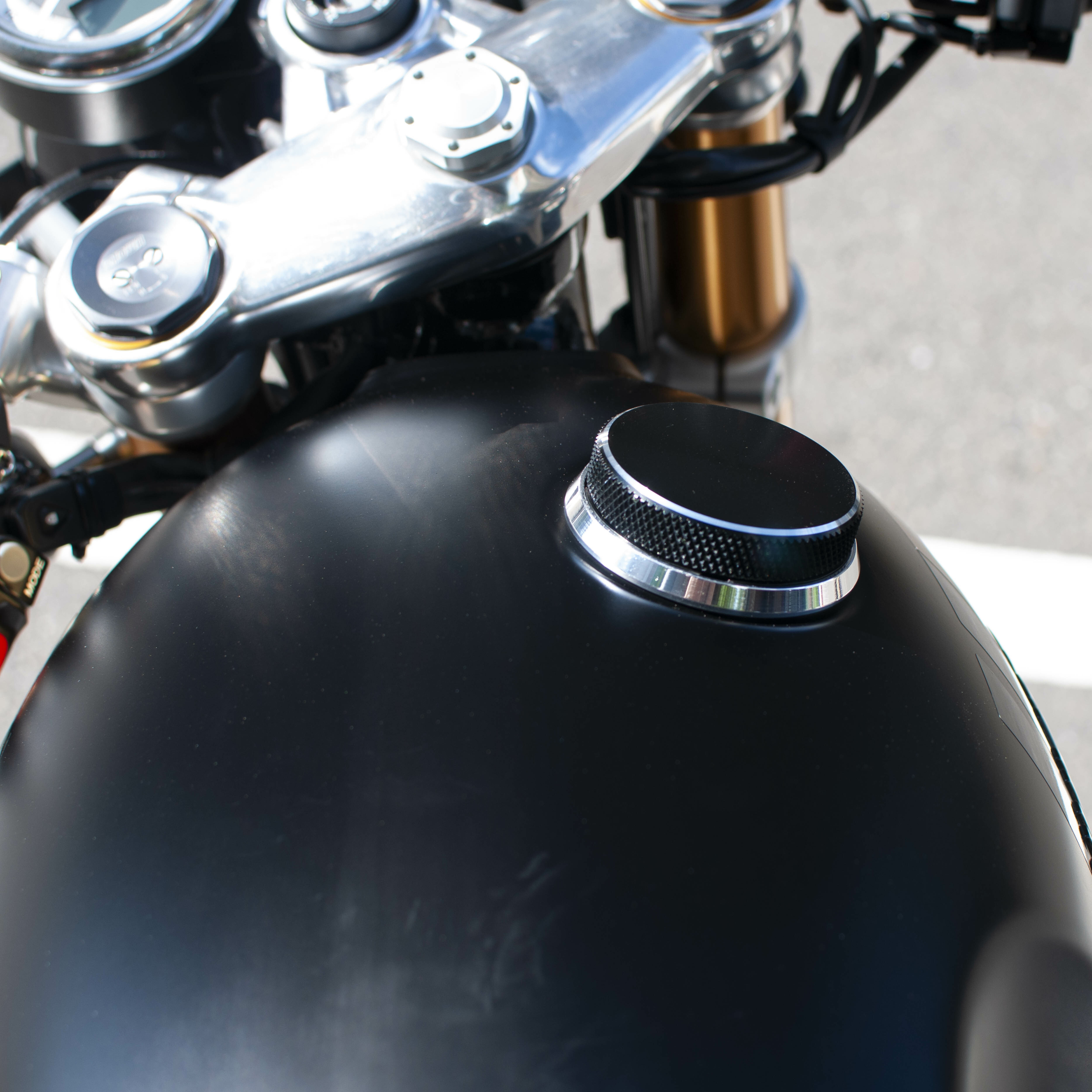 Motone 油箱蓋 滾花 - 黑