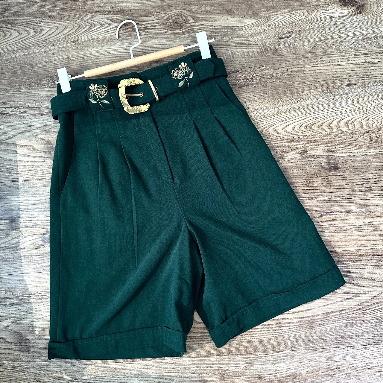 墨綠色刺繡大花短身闊褲