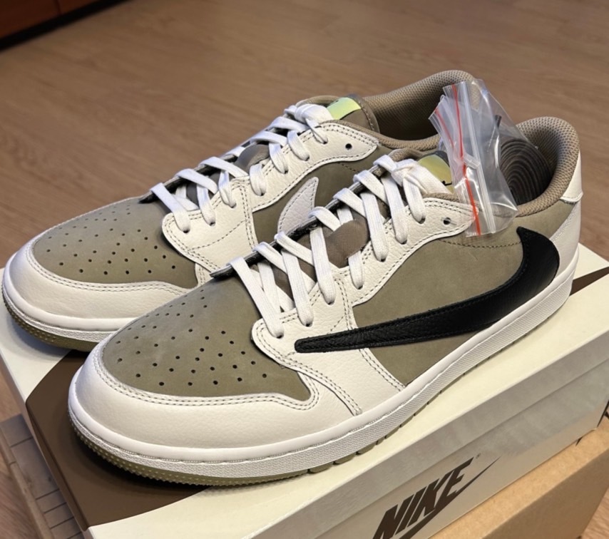 【Luxury】現貨+預購 TRAVIS SCOTT x NIKE AIR JORDAN 1 LOW GOLF "NEUTRAL OLIVE" 倒勾 白綠黑 高爾夫 男女休閒鞋 FZ3124-200