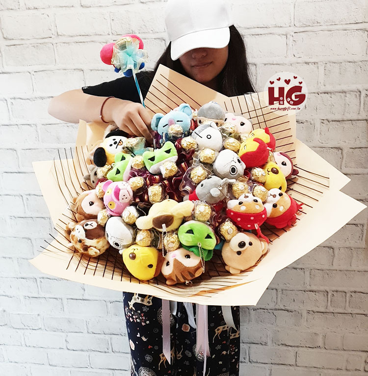 二次進場婚禮小物,桃園婚禮小物,桃園花店,桃園幸福禮物婚禮小物 每支都可以抽取喔~ 賓客吃完金莎後還可以把娃娃取下當掛件使用喔 下圖以史迪奇為例 單支玩偶金莎花 二次進場婚禮小物,桃園婚禮小物,桃園花店,桃園幸福禮物 拉拉熊二次進場婚禮小物,桃園婚禮小物,桃園花店,桃園幸福禮物