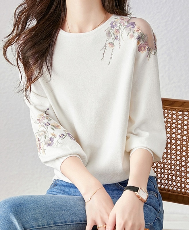 鏤空繡花七分袖針織上衣 米白