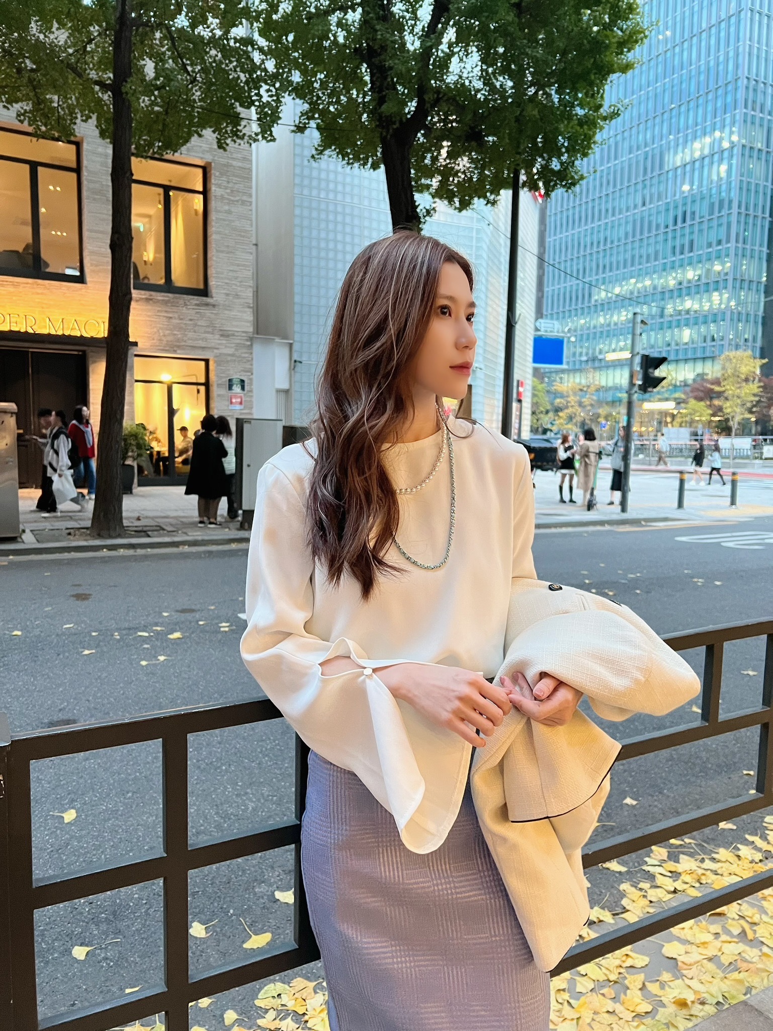 開衩袖金釦優雅上衣