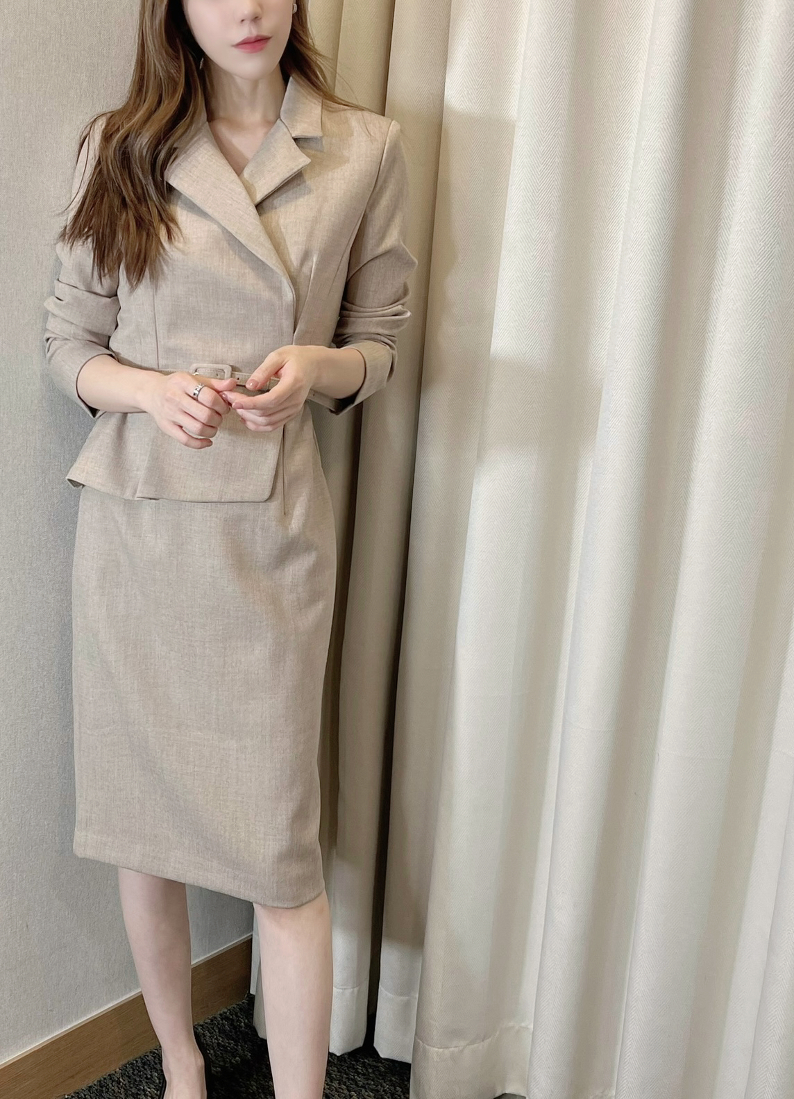 腰間側裁片翻領洋裝