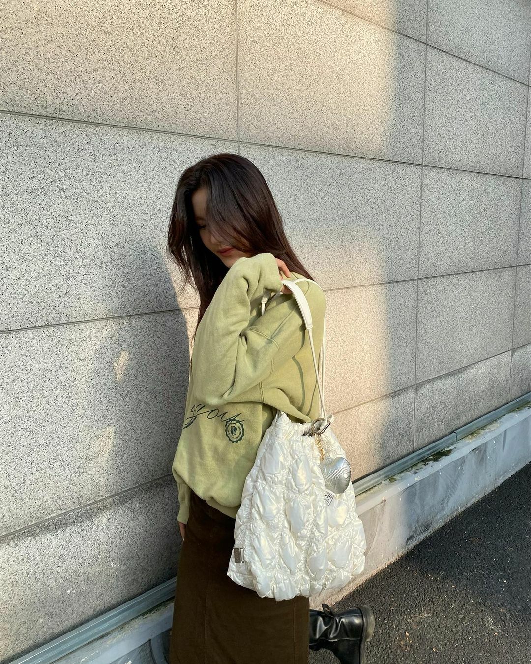 韓國限定🇰🇷 CARLYN TWEE SOFT BAG 雲朵水桶包 縮口 銀色 珍珠光 黑 奶茶 / 預購