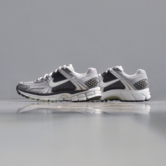 【Focus Store】現貨秒發 Nike Zoom Vomero 5 "Cobblestone and Flat Pewter" 白黑 FB8825-001