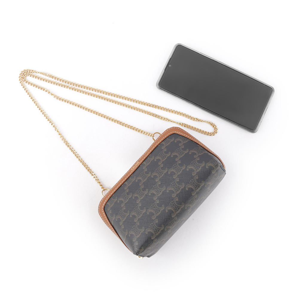 【CELINE】TRIOMPHE Logo 印花鏈帶斜背包(焦糖色) 10E382CBX.04LU